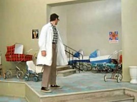 Да уж. Оставлять коляски в подъезде - варварство. Иван Васильевич не даст соврать.