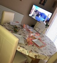 Есть че пожрать-то на ужин кроме огурцов и свечек?