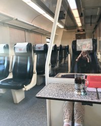 Свинья. Ноги на месте держать не может, лишь бы задрать повыше. Профессиональное, видимо. Что за люди...