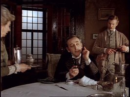 Не могу не вспомнить Шерлока Холмса:
Холмс (Ватсону): "Дорогой друг, если бы вы читали мою монографию об органах осязания у сыщиков, Вы бы знали, что на кончиках ушей имеются такие тепловые точки, так что глаз на затылке у меня нет." 
Миссис Хадсон (Ватсону): "Он видит Ваше отражение в кофейнике."