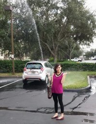 Девушки за рулем иногда делают глупости, а может и нет 