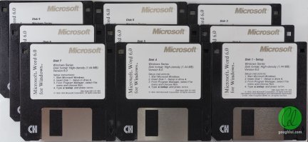 Кто помнит какой звук издавал дисковод, пытаясь прочитать дискету с битым сектором (Bad Block). Особенно когда это последняя дискета при установке Windows 3.1... 
А Norton Utilities, которые этим самые битые сектора, типа, фиксили...?