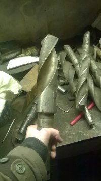 В Британии пришлось спасать 37-летнего шутника, который застрял в конструкции детской качели