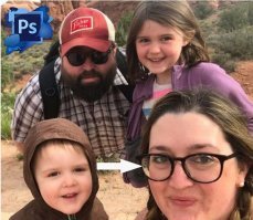 Там должна быть куртка девочки.