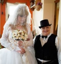 Вы имеете в виду этот еб.учий трепет? Тоже масса вопросов.  Робкая надежда, что какая-то фотосессия, стёб...