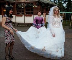 Вы имеете в виду этот еб.учий трепет? Тоже масса вопросов.  Робкая надежда, что какая-то фотосессия, стёб...