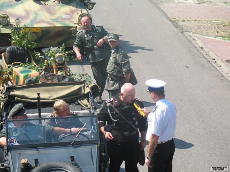 Развеселая реконструкция из разных стран...