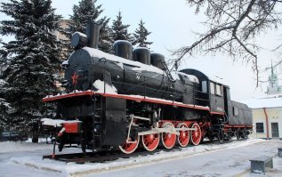 Вот этот паровоз в свое время тронул много душ! Этот паровоз привез первый состав с продовольствием в блокадный Ленинград.