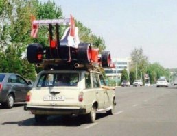 20 невероятных ситуаций, с которыми автомобилисты столкнулись на дороге