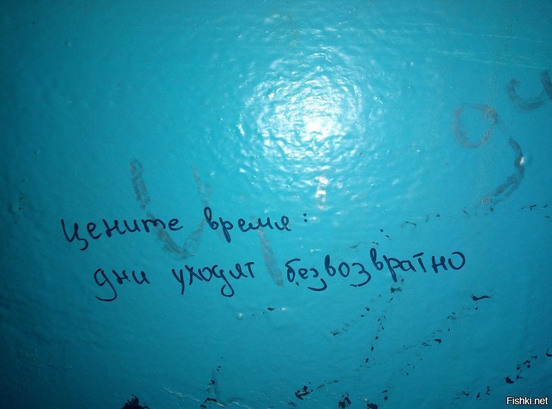 В одном из подъездов города. между 6 и 7 этажом.