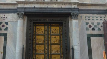 Видали двери гораздо по-круче.