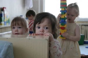 Кукушка - птица. А откуда в людях такое? Это не просто безответственность, но и жестокость, эгоизм, нравственное падение. 
 "Кукушкины дети".