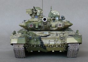 Я то думал шо старый укр гусеницу перебил у Т-80 из "весла" ... А то вона як вишло ... Триплекс мехвада значит разбил ...