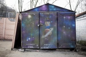 Сколько же таких гаражей в СССР выпустили? По-моему, очень удачная конструкция. У моего деда такой гараж был.