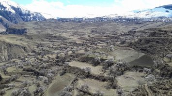 Вот вам еще немного горных террас. В горах Дагестана. Недалеко от селения Карата.