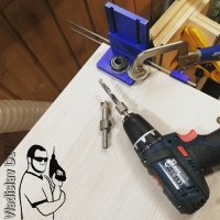 Перечитайте пост, в нем был шаблон под полкодержатели и ручки. В предыдущей теме был кондуктор под конфирмат/шканты/минификс. Под петли у меня дешёвый пластиковый за 100р из Леруа.
Все отверстия сделаны по кондукторам, от руки только под саморезы на фасадах.
Фрезы здесь использовались только 4мм пазовая, для выборки под ДВП и 20мм пазовая для выборки в столешнице по смеситель и слив раковины.