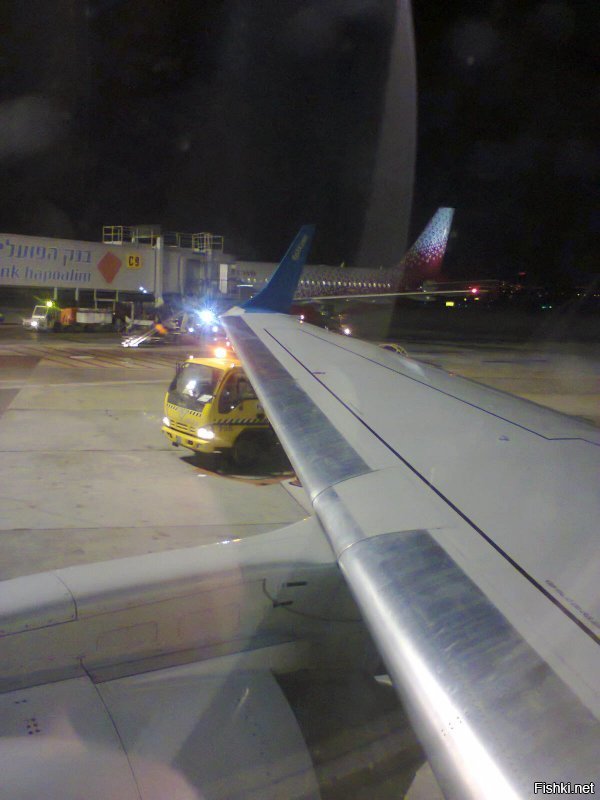 Хрен его знает... Летал туда же в прошлом и позапрошлом году. Никаких проблем не возникало. Вообще никаких. Разговаривал везде по-русски. Никаких дурацких вопросов и т. п. Ни при посадке, ни на контроле по прилёте. Притом, что начал фотографировать всё подряд ещё до посадки в самолёт, в полёте, при посадке, в аэропорту до контроля по прилёте, после контроля... Был и багаж (чемодан), и немаленькая сумка, с которой проходил на борт... Короче, повезло мне, что ли?..
P. S. Одно не понравилось -- цены там...  )))