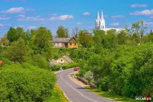 Вы там в России как в зоне живете, профнастил вместо забора 2х метровый, я из РБ, у нас заборов в деревнях либо вообще нет либо по колено ...