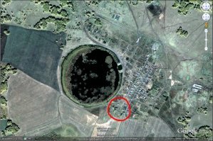 Николаевская крепость. Тоже Омская область.
В 1752 году из Омской крепости, на запад в дикую степь вышло несколько вооружённых русских отрядов. Рассредоточившись на протяжении несколько сот вёрст эти отряды стали возводить невиданные для этих мест укрепления – крепости, редуты и маяки. Девственная земля Ишимской равнины покрылась геометрически правильными фигурами – построенные по системе французского инженера Вобана русские оборонительные сооружения были призваны обеспечить безопасность поданных Российской Империи от налётов джунгарских и киргиз-кайсацких кочевников.
Так начиналась Тоболо-Ишимская укреплённая линия, давшая мощный толчок русскому освоению Прииртышья.