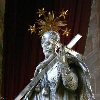 А войти в собор св. Вита пожмотился?
Могила саркофаг св. Иоана Непомука.97кг серебра.Нимб-5 "грехов" королевы.Сброшен с Карлова моста после пытак. не выдал тайну исповеди.