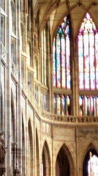 А войти в собор св. Вита пожмотился?
Могила саркофаг св. Иоана Непомука.97кг серебра.Нимб-5 "грехов" королевы.Сброшен с Карлова моста после пытак. не выдал тайну исповеди.