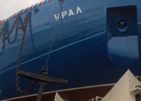 Думаю при резке спускового происходит рывок,настолько мощный что не выдержал канат на который повесили начало цепи от якоря,
При этом самое интересное,на правом борту 42 звена,и на левом -который и привёл эффект домино -25 звеньев...