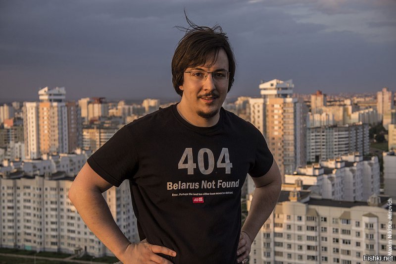 Автор сего высера Максим Мирович, белорусский блохер.
Можете почитать за него, педрило известное, оказывается.
Фото говорит само за себя.