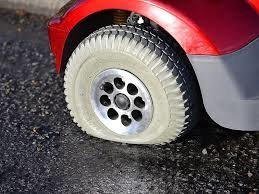 колесо красной машины