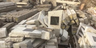 Ну конечно, опять либерасты виноваты. Сезон что-ли или чего почувствовали православный державники?

Продублирую свою старую реплику, специально для "патриотов":

Ну и чтобы сильнее рвануло у "потреотов". Не буду раскрывать сайт, откуда взял. Достаточно того, что он вызывает у меня абсолютное доверие. Просто не хочу засирать этими тушками один из немногих хороших оставшихся ресурсов.
Итак, на изображении внизу апофеоз вашего "патриотизма". Это - надгробия с именами советских солдат, которые нашли на свалке в Мурманске.

"Правительство Мурманской области создало комиссию, целью которой будет расследование ситуации с найденными на свалке надгробными плитами солдат, погибших во время Великой Отечественной войны. 

«Такое циничное отношение к памяти о героях-воинах категорически недопустимо. Виновные будут наказаны», приводит «Новая газета» слова временно исполняющего обязанности губернатора региона Андрея Чибиса. 

Очевидцы предполагают, что выброшенные надгробия раньше были частью мемориального комплекса «Долина Славы». Ранее там провели реконструкцию, после чего родственники фронтовиков жаловались, что не могут найти захоронения своих близких. В комитете по культуре и искусству Мурманской области отрицают, что найденные надгробия имеют отношение к мемориалу."

Как вам такое, дидывоеванцы и можемповторимцы, ась? Помните и гордитесь?

Итак, конкурс "у кого сильнее рванет" продолжается!