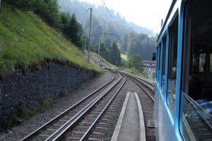 Катался в Швейцарии в поездах, "ползающих" по горам. Немножко поснимал...