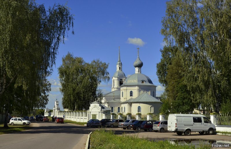 Меня крестили в этой церкви полвека(!) назад... Красотища!!!