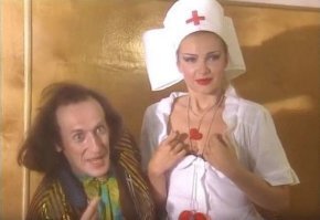 Вадим Поплавский.
Погиб 5 сентября 1993 года на 35-м году жизни трагически на 43-м км трассы М-4 в составе автомобильной колонны, в машине, управляемой каскадёром (который тоже погиб), врезавшись в грузовик, по пути в Воронеж для выступления в составе комик-труппы «Маски».