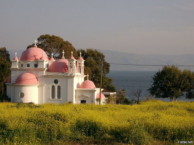 мне вот эта нравится...

православная церковь 12-ти апостолов на озере Кинерет