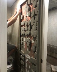 кстати плитка то ровно приклеена. рокожопы молодцы