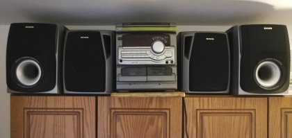 Мой старикашка не на столько древний, да и без особых изысков, разве что пара "лишних" колонок для "мяскА". Но роль свою отыгрывает на все 100%, когда соседи сверху "вдруг" (ближе к часу ночи) решают что-то там своё сакральное постучать молотком.
Рандомный трек (на телефоне) с интерне-канала "The Hard Rock Radio Network" моментально приводит их в чувство. На пару недель точно.