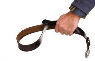 Да выглядит отвратно. Стая шакалов атакует. Это просто показывает что человек не обычное животное. Он любит причинять боль просто так. А когда эта масса объединяется,совсем хреново. Но лечится на раз. ЖЕСТКИЕ П.И.З.Д.Ю.Л.И спасут человечество.