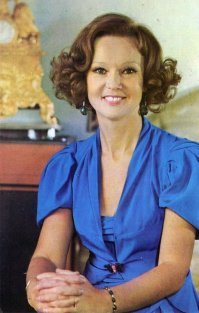 Скорее на Людмилу Гурченко )