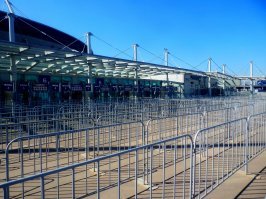 Ugo, тут народ тебе пытается недоверие высказать :)
Это потому, что народ  натуры не видел.
Я тут на днях прогулялся вокруг Зенит Арены :