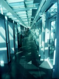 Тут только клубка от Ариадны не хватает 
И турникеты ростовые тоже очень симпатичные на втором снимке.
Правда, такие меры на столь масштабных мероприятиях с, конечно, понимаю.