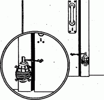 Заехав в номер гостиницы, обязательно повесьте на ручку стакан