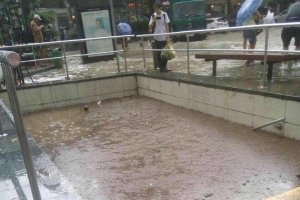 В прошлом году были в Ялте, точно также выглядел подземный пешеходный переход после дождя