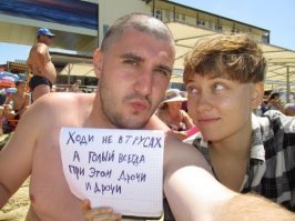 О, это же Эльдар Богунов и Кролик Блэк. Абсолютно конченные на всю голову видеоблогеры))) Просто адовою трэшатину, с элементами эротики/порно снимали лет пять назад. Сейчас не знаю.