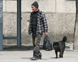 Чувак не так прост.
"Джинсы в грязи от Иванки Трамп за 24 000 рублей" :)