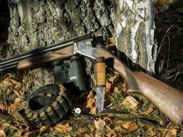 Ну не знаю, судя по экипировке - она явно не бедствует. А охота для неё увлечение, от которого она получает ништяки в виде мяса и шкур. А чтоб её не считали кровожадной  - говорит всем что ради пропитания этим занимается. 
Если б она с недорогим гладкостовльным ходила, или с каким простецким нарезным - я б мот ещё и поверил, а тут вроде недешёвый осирис + оптика за пару косарей. Мутная тема в общем, в ней стране я б точно не поверил.. а у них там может оружие копейки стоит, и 308 патроны бесплатно раздают в церкви, а мясо идёт по 300 баксов за килограмм. Тогда  - может быть.
Я знаю людей которые ради пропитания  ходят на охоту.. но там во первых края дикие и суровые, во вторых один убитый олень это на несколько месяцев еда, в третьих они почти все с гладкоствольным ходят, чтоб при случае можно было мелкую дичь взять или пулевой зарядить и в крупную стрелять - потому что когда ты  охотишься ради пропитания, тебе особо выбирать не приходится..