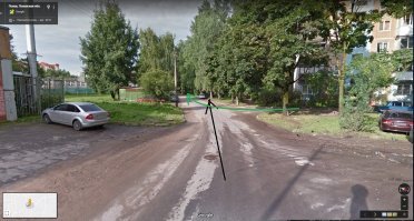 Черный должен уступить, по помехе справа.