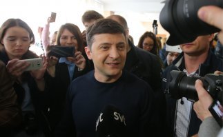 Ну тогда держи ответочку:"Зеле-у нашли карликовых репортеров"