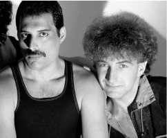 Я, конечно, молодец, но угадала только "AC/DC", "Kiss" и "Алису". И даже нашла Агутина, положившего голову Фредди на плечо;):