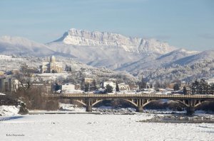 Такое впечатление что автор поста и режиссёр одно и то же лицо......