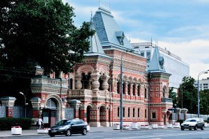 Без этого, посольства Франции, на Большой Якиманке, пост крайне не полон.