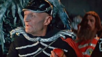 Как вы забыли Георгия Милляра, он в "Огонь, вода и ----Меднные трубы" сыграл три роли - Кащея, Бабы Яги и глухого пожарного.